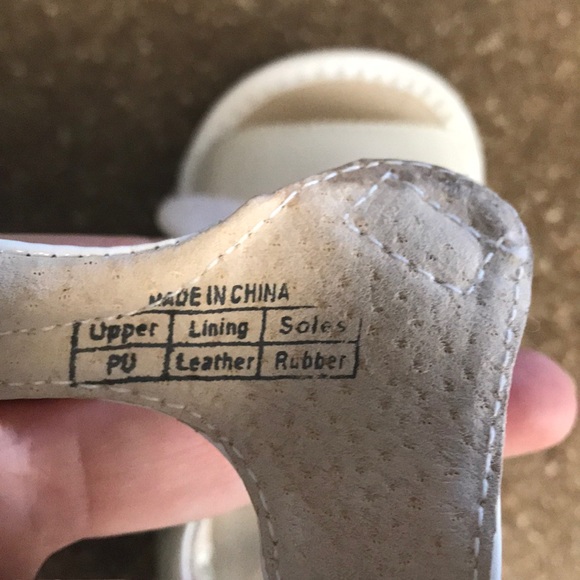 Patent leather squeaky sandals - Picture 4 of 7